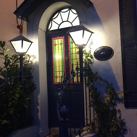 The Old Dispensary Гостевой дом 3*