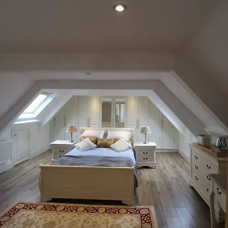 The Old Dispensary 3* Кинсэйл