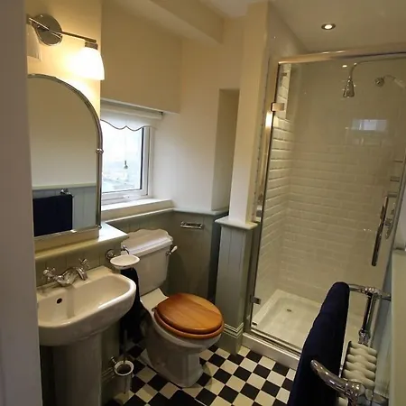 The Old Dispensary Кинсэйл