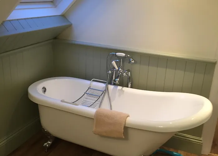 The Old Dispensary 3*